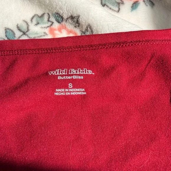 Red short cropped Long Sleeve Top - Picture 2 of 4